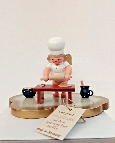 Bäckerengel auf Wolke mit Bäckertisch, Schüssel und Rührtopf Christian Ulbricht - Bild 3 von 6