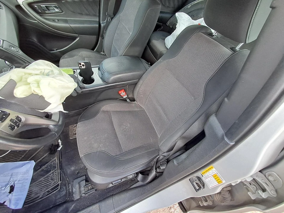 Used Front Left Door Assembly Front fits: 2019 Ford Taurus electric L. Limited F Foto 4 de 4