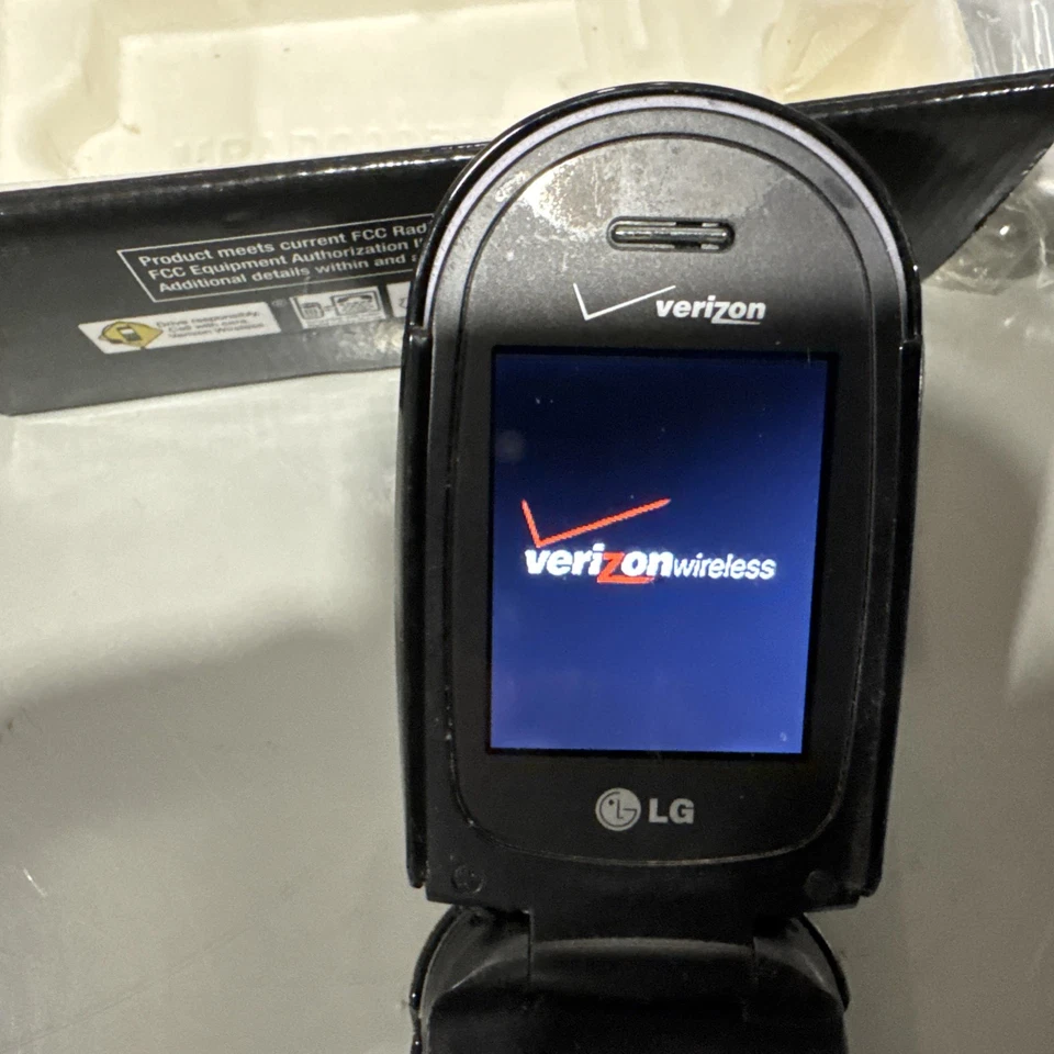 LG VX8350 – Silver (Verizon) Flip Cell Phone - Image 4 of 4