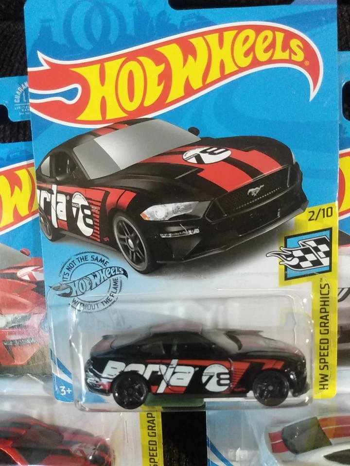Ford Mustang GT y blanco Hot Wheels HW Speed Graphics 2/10 (2017) rojo y negro 2018 Foto 2 de 4
