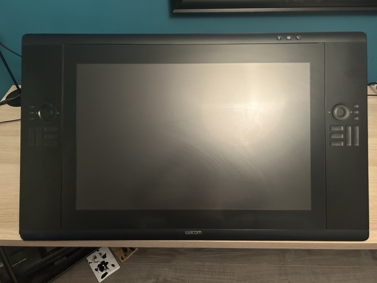 Wacom Cintiq Intuos Pro 24HD Graphics Tablet – Professional Model