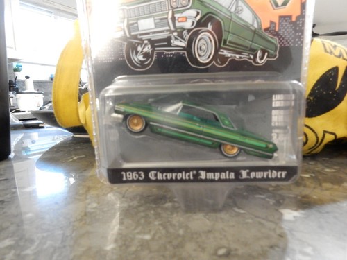 GREEN LIGHT 1963 CHEVROLET IMPALA    CHASE PIECE  1.64  CHASE - Picture 2 of 2