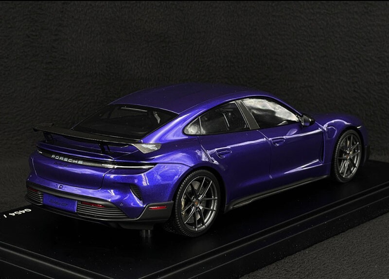 ポルシェ Taycan turbo S ミニカー gt440_4.jpg
