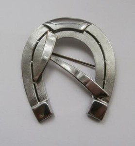 Bnoc Vintage 1940 S Large Silver Metal T Monogram Lucky Initial Horseshoe Brooch Ebay Bnoc Vintage 1940 S Large Silver Metal T Monogram Lucky Initial Horseshoe Brooch Ebay