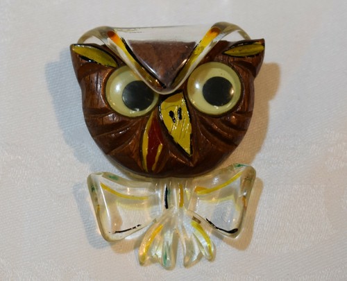 1940's Lucite and Wood Googlie Eyed OWL Brooch - A