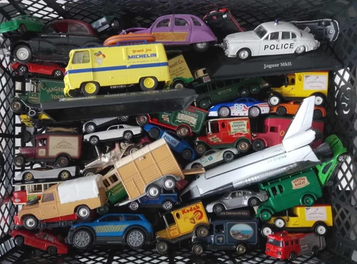 VINTAGE & LATER DIECAST TOY JOB LOT CORGI LLEDO & OTHERS CARS TRUCKS VANS etc