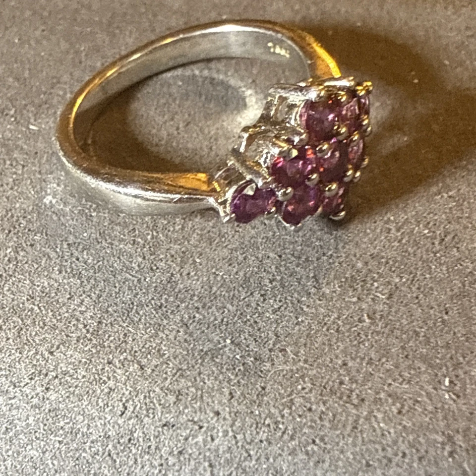 Vintage Sterling Silver Ring with A Cluster of Pink Stones Size N 1/2 3.5g - Image 3 of 4