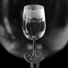 LEEDS SKYLINE Frieze Boxed 35cl Crystal Wine Glass