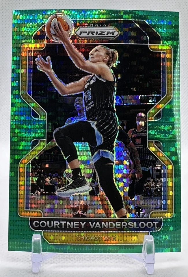 Courtney Vandersloot 2022 Panini Prizm WNBA #103 Base & Green Pulsar Prizm /25 - Image 3 of 4
