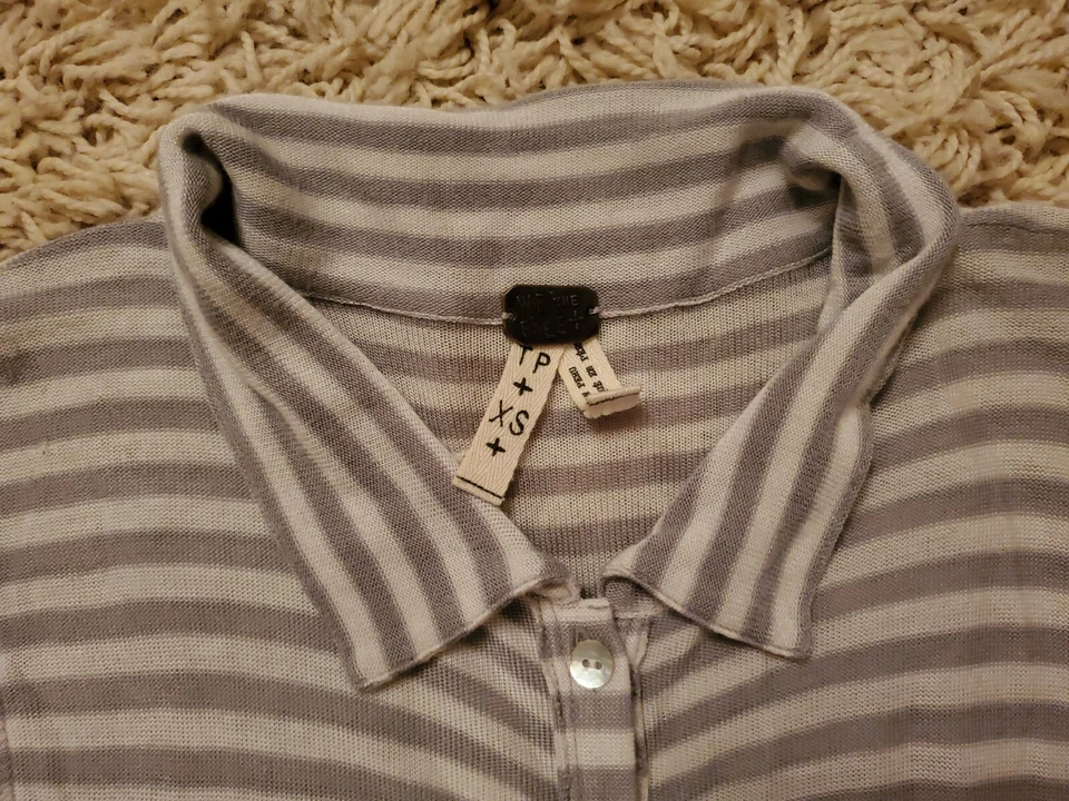 We The Free People 灰色白色条纹 1/2 纽扣领连衣裙 X 小号 — 第 3/4 张图片