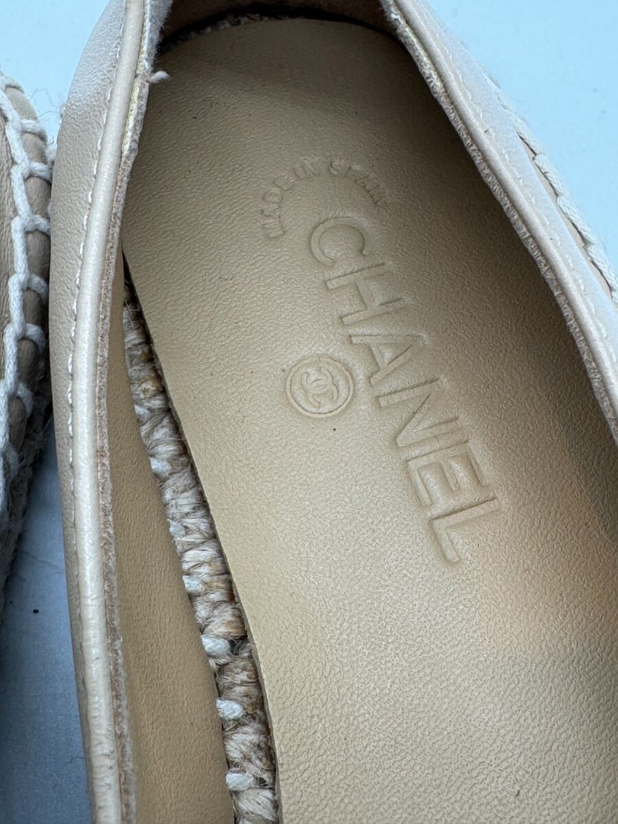 CHANEL New Beige & Black Lambskin Espadrilles Shoes Size 34 CHANEL New Beige & Black Lambskin Espadrilles Shoes Size 34