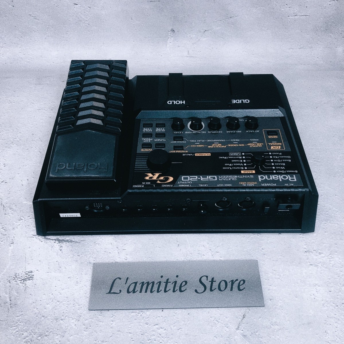 Roland GR-20 Guitar Synthesizer with GK-3 Divided Pickup