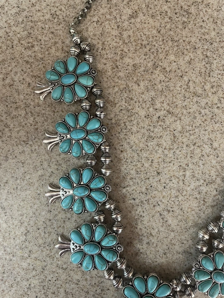 Collar estilo suroeste turquesa/plateado flor de calabaza Foto 4 de 4