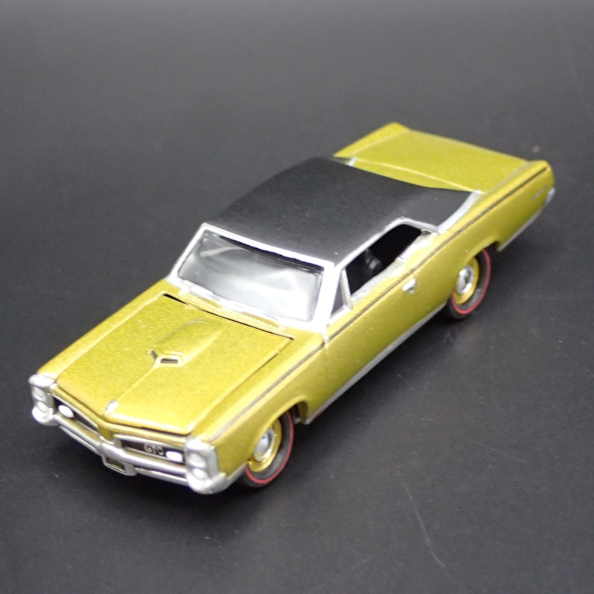 1967 67 PONTIAC GTO MUSCLE CAR 1/64 SCALE COLLECTIBLE