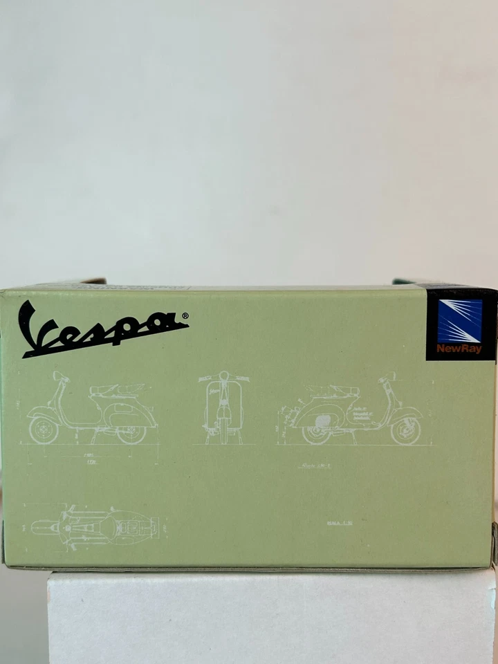 New Ray 1:32 Scale 1953 Vespa 125 U Scooter - Image 4 of 4