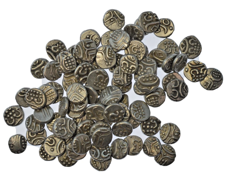 INDIA Travancore Silver Chuckram, Rama Varma IV,1860-1880 AD (bid for one coin) - Image 2 of 2