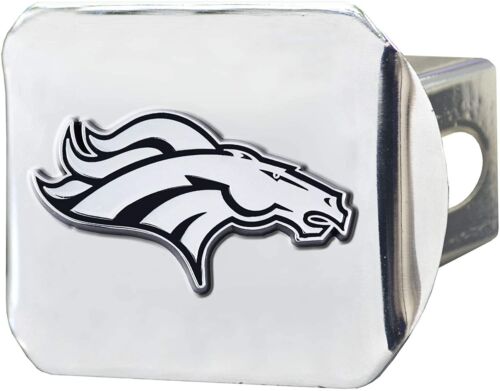 Housse d'attelage en métal massif Denver Broncos avec emblème en métal chrome 2 pouces carrés... - Photo 1/4