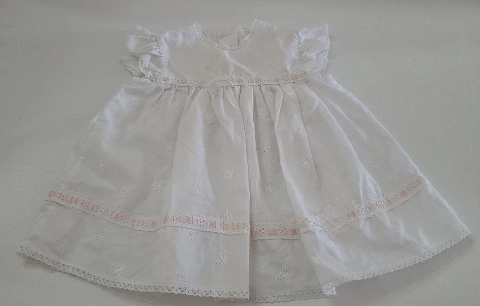 Vestido blanco vintage con cinta rosa y mariposas niña pequeña sin manchas de talla ⬇ Foto 3 de 4