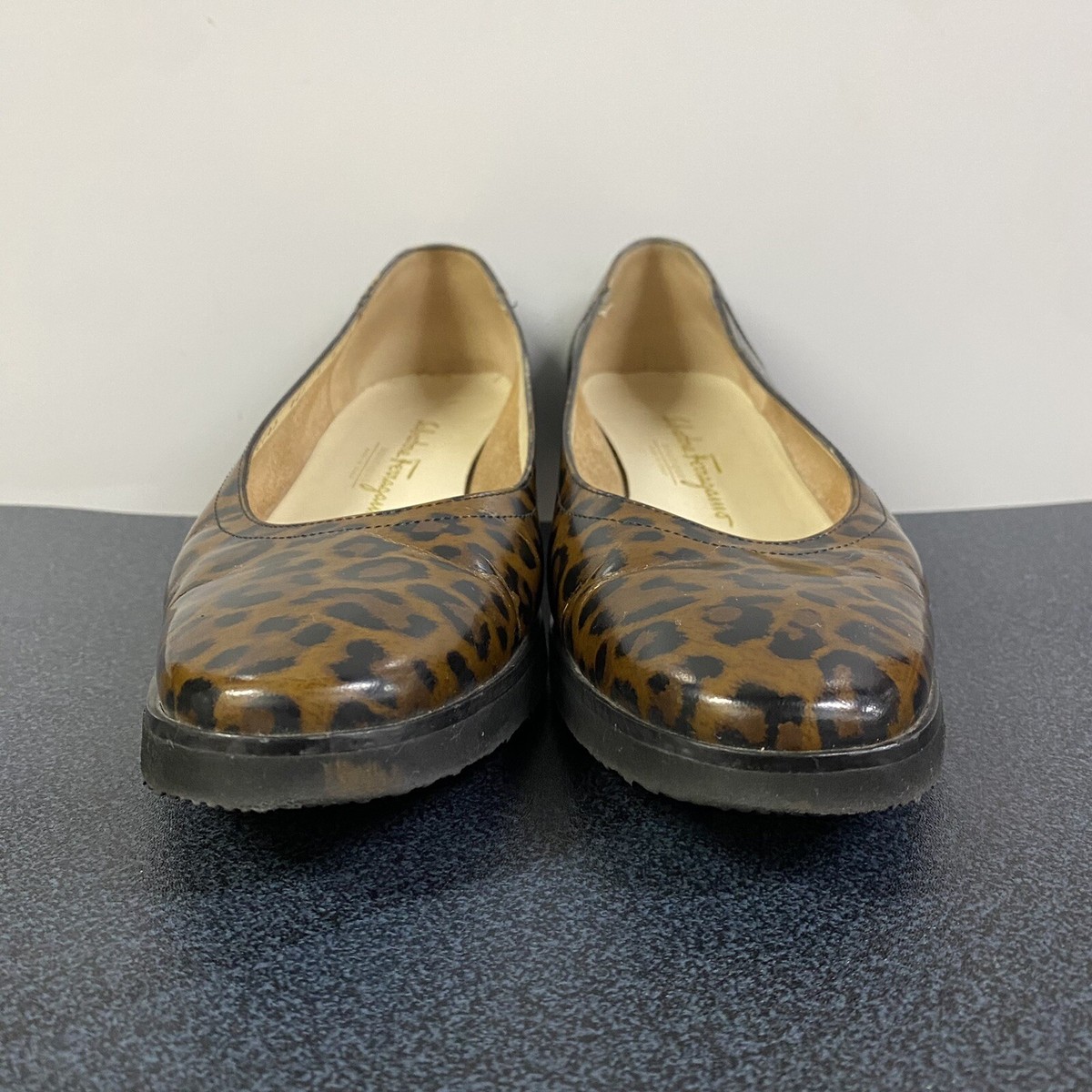【送料&関税込】Ferragamo Leopard Printed Slip-on Flat Shoes Salvatore Ferragamo Pony Hair Leopard Print Slip On Loafers