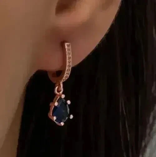 Pendientes colgantes enchapados en oro rosa de 14k corte pera simulado zafiro azul Foto 4 de 4