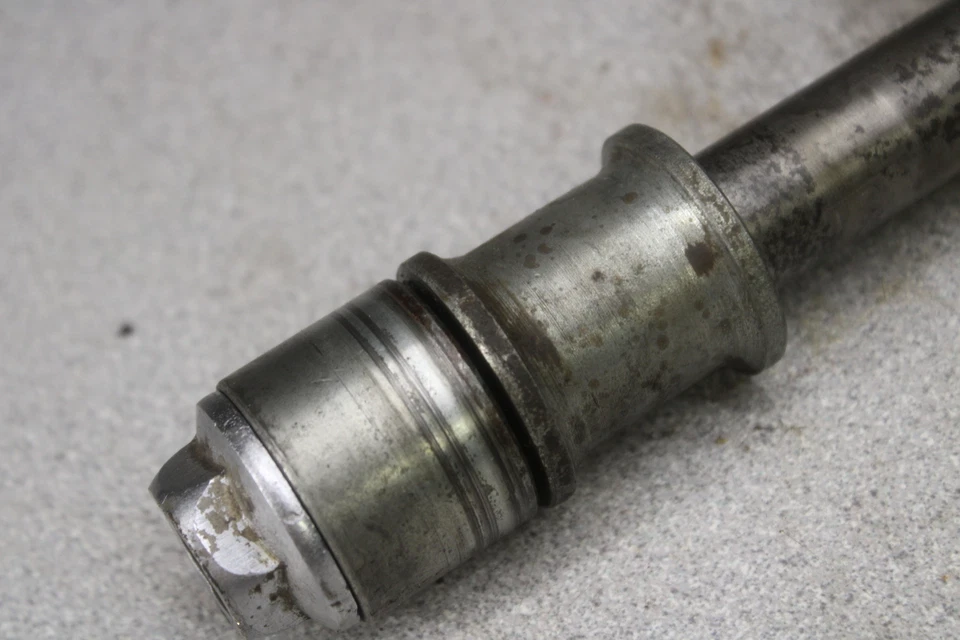 1980 Honda CB650C Custom REAR AXLE BACK WHEEL RIM PIVOT BOLT AXEL V15-0189.RO - Image 3 of 4