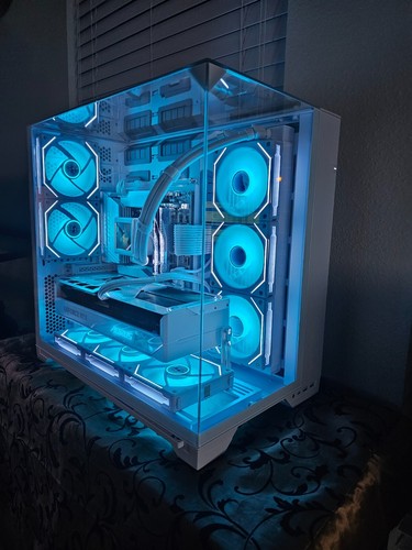 Custom Gaming PC - AMD Ryzen 7 9800X3D, RTX 5090, 64GB DDR5, 4TB NVME - Picture 5 of 10
