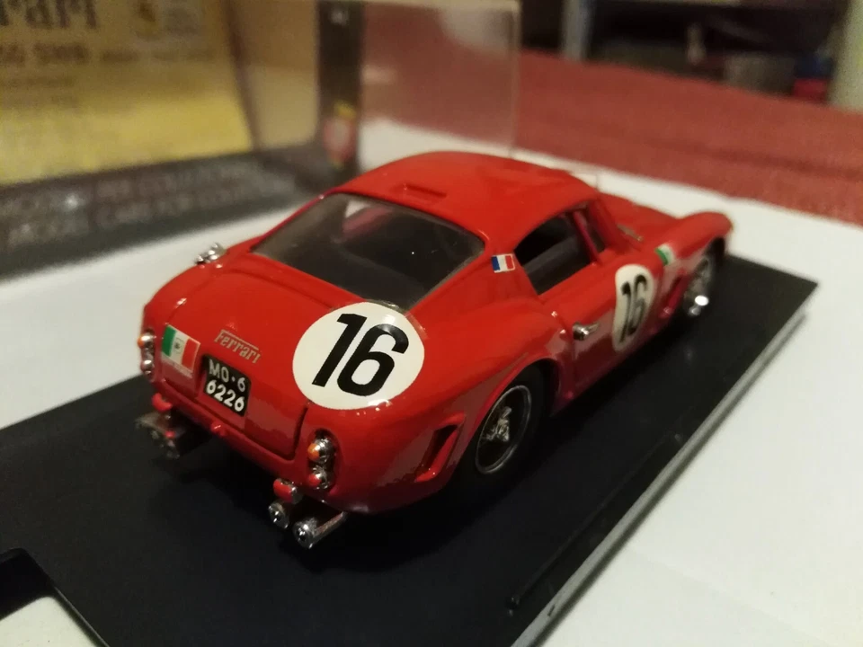 BANG 1:43 FERRARI 250 SWB TRINTIGNANT/ABATE LE MANS 1961 CON BOX - Immagine 3 di 4