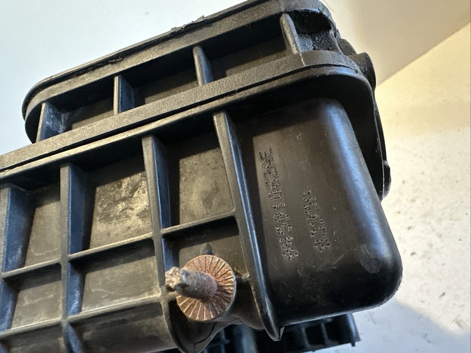 Chrysler 300c Intake Manifold 04591862ae Genuine 2.7 petrol 2009 - Image 4 of 4