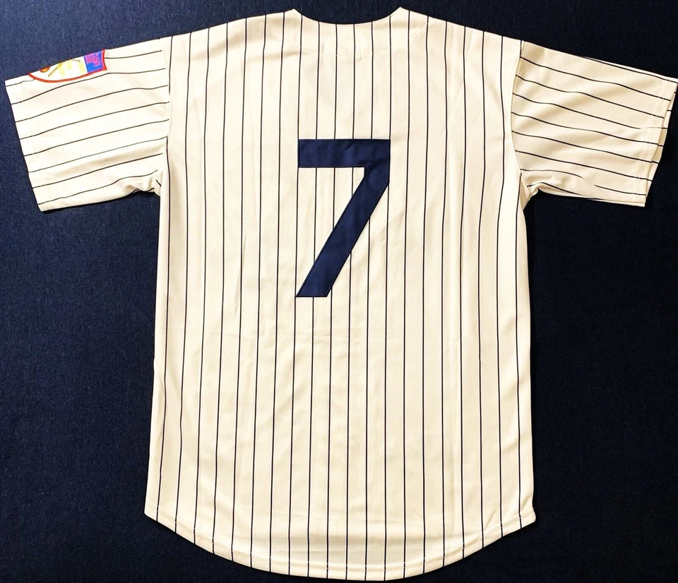 Camiseta deportiva clásica a rayas Mickey Mantle 1951 de los New York Yankees Foto 2 de 4