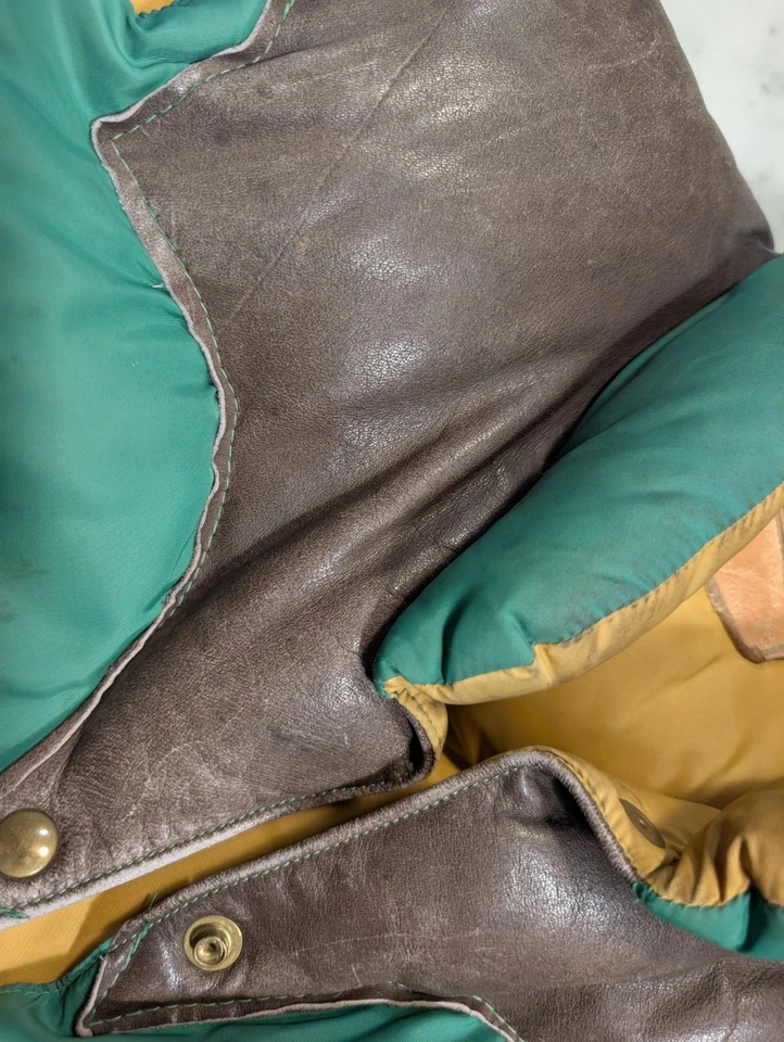 Chaleco de Plumón Vintage Montañas Rocosas Cuero Verde Marrón Años 70 Hecho en EE. UU. Foto 2 de 4
