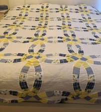 VINTAGE VICTORIAN HEART COMPANY INC Double Wedding Ring King Quilt  178" to 100"