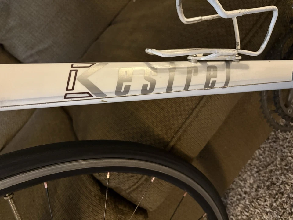 Bicicleta de Carretera de Fibra de Carbono Kestrel 200 SCI de Colección LISTA para Montar Blanca Monocasco Foto 3 de 4