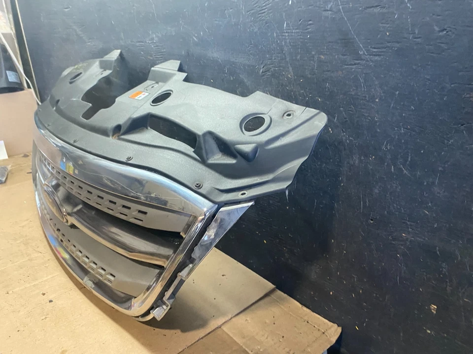 Parrilla superior delantera cromada Ford Taurus 2010 2011 2012 OEM T0215 DG Foto 2 de 4