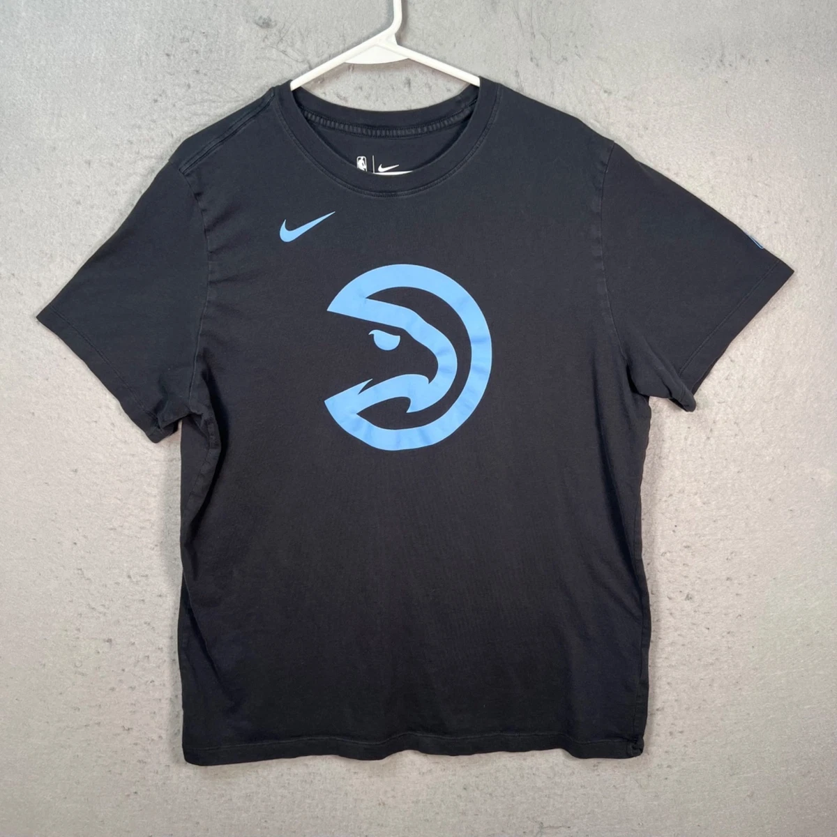 Atlanta Hawks Men's NBA T-Shirt. IL Atlanta Hawks Men's NBA T-Shirt. IL