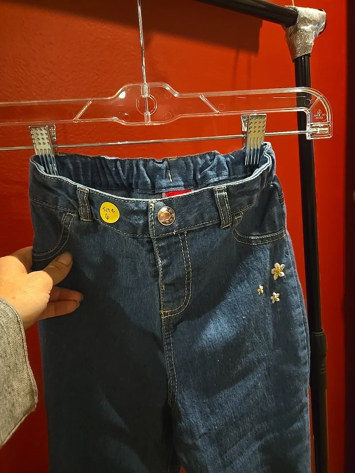 Conjunto de jeans y camisa para niñas Minnie Mouse talla 6 Foto 4 de 4