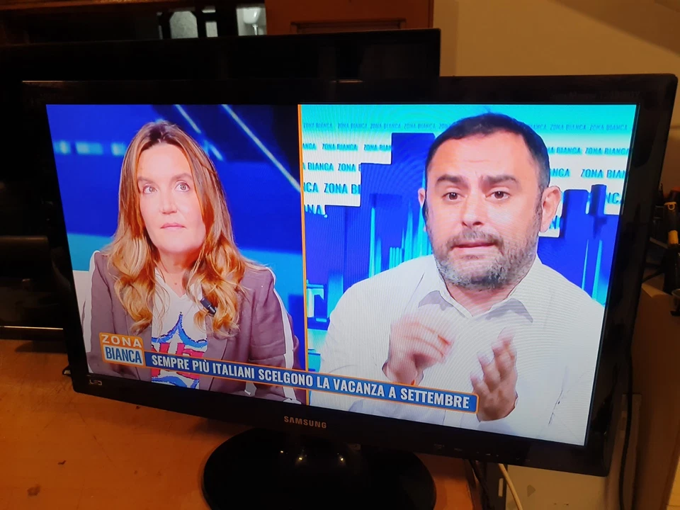 TV  22" LED MONITOR SAMSUNG T22C300 X VIDEOGIOCHI HDMI SCART  LT22B300 FULL HD - Immagine 4 di 4