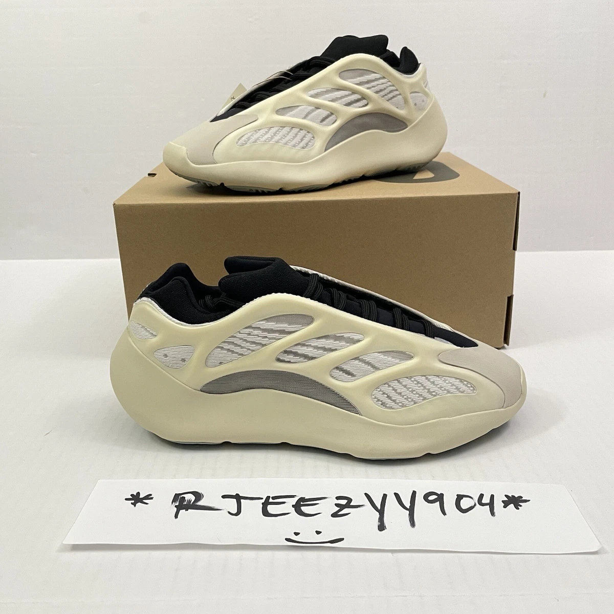 YEEZY Boost 700, Designer Shoes