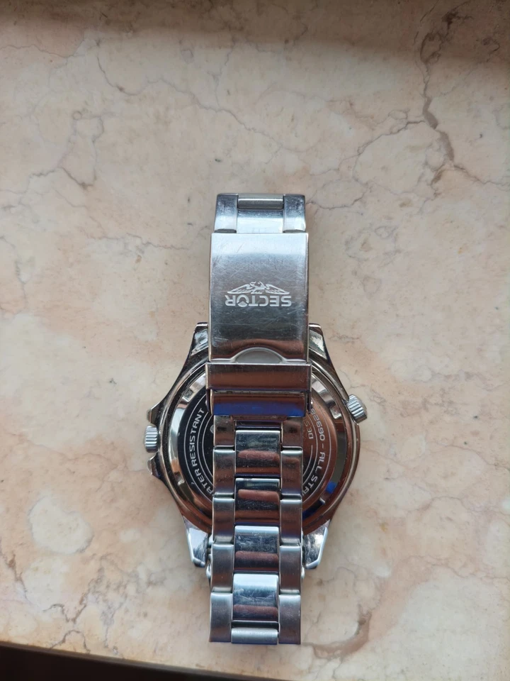 Sector No Limits 235 42mm Cassa Argento in Acciaio, Cinturino Argento - Immagine 4 di 4