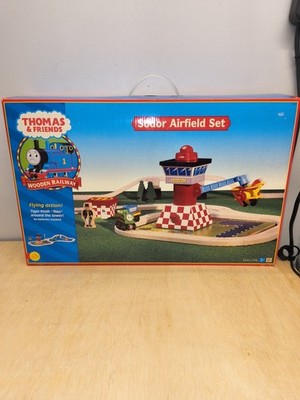 2001 Thomas & Friends Wooden Railway Sodor Airfield Set Deluxe With Track 99528