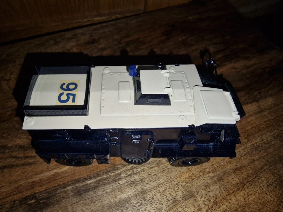 ROXLEY MODEL ASAM GKN SAXON APC HONG KONG POLICE 1/48 Scale White Metal Built - Image 4 of 4