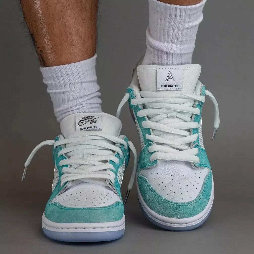 Size 7 APRIL Skateboards X Dunk Low SB Turbo Green Metallic Silver