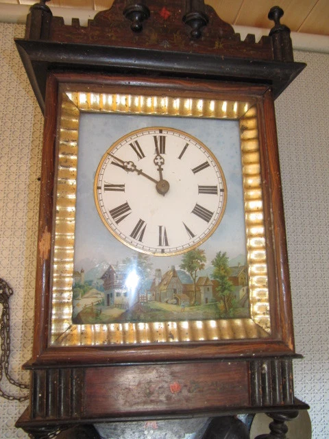 PENDULE  MURALE AVEC PEINTURE SOUS VERRE EPOQUE XIXème  - Photo 2/4