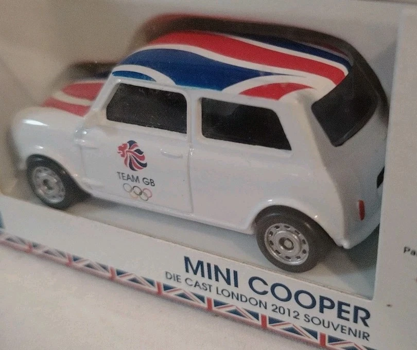 CORGI - MINI COOPER SOUVENIR OLIMPIADE LONDRA 2012 - Scala 1:43 - Immagine 4 di 4