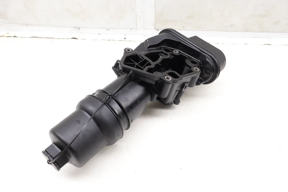 VW GTI 2006-2013 2,0 L - Carcasa/adaptador filtro aceite motor 06F115397H Foto 2 de 4