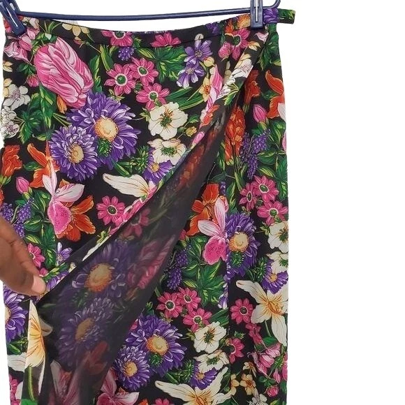 Falda envolvente floral pequeña de la colección Nygard para mujer Foto 3 de 4