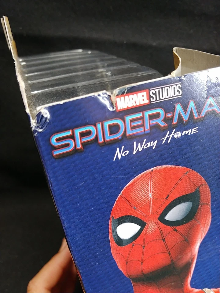Figura de acción exclusiva de No Way Home Marvel Select Spider-Man Disney Store Foto 3 de 4