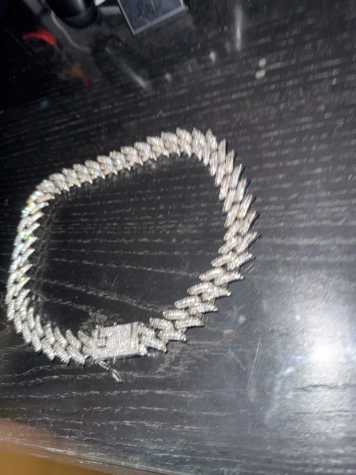 USADO Bus Down Cuban Link Circonita Cúbica (Diamante de Vidrio) Faltan pocas piedras Foto 4 de 4