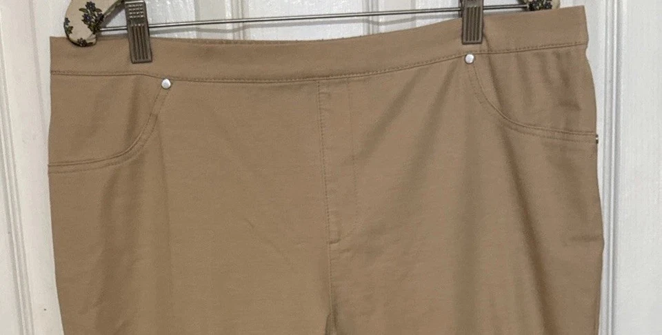 Pantalones H by Halston Studio elásticos de pierna recta-arena-14 Foto 2 de 4