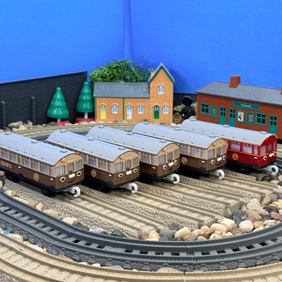 TrackMaster Plarail Autocoachs Custom Made for Thomas Train Isabel Mirabel