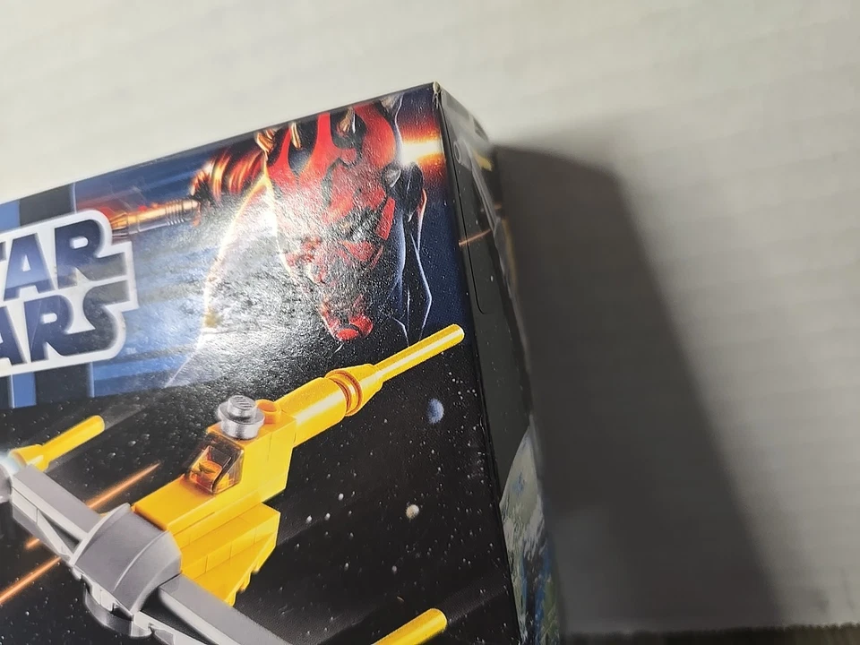 LEGO Star Wars - 9674 - Naboo Starfighter y Naboo  Foto 2 de 4